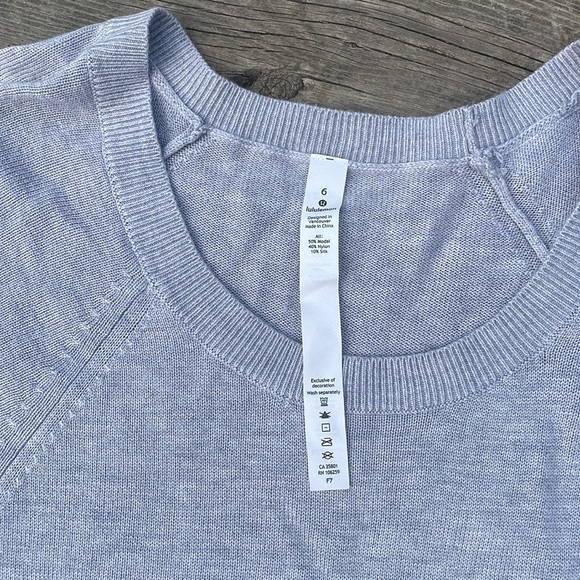 Lululemon Hello Aloe Pullover
Heathered Silverscreen / Heathered Silverscreen - Picture 6 of 10